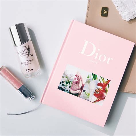 ファッション誌『Oggi』がDior BEAUTYとコラボ！“世界にここ 